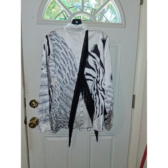 Akira Button Down Top Fringe Open Back Small Floral Zebra Black & White NWT - Picture 5 of 8